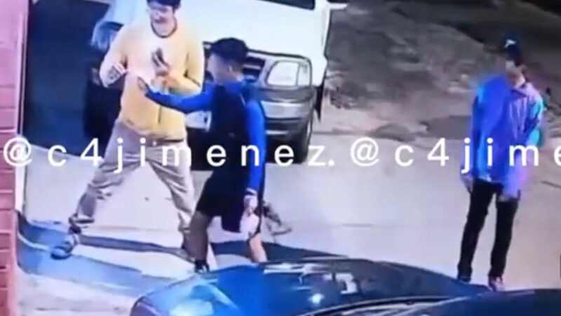 Niños arrojan cohete a casa; cae en cama de niña de 4 años