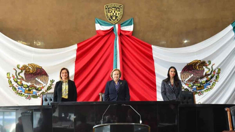 Gobernadora de Chihuahua entregó primer informe de labores al Congreso del estado