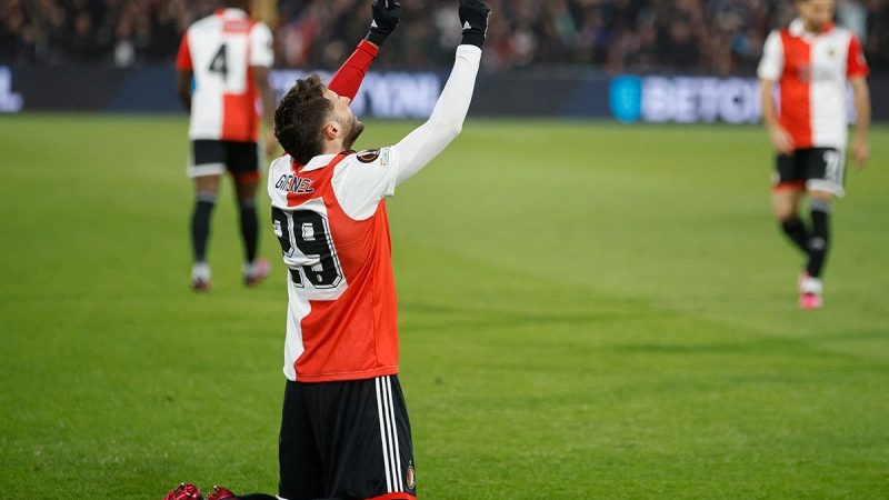 De México para el mundo; golazo de Santi Giménez en Liga de Europa