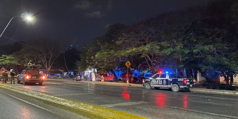 Narcos dejan tres cabezas humanas frente al batallón militar en Cancún