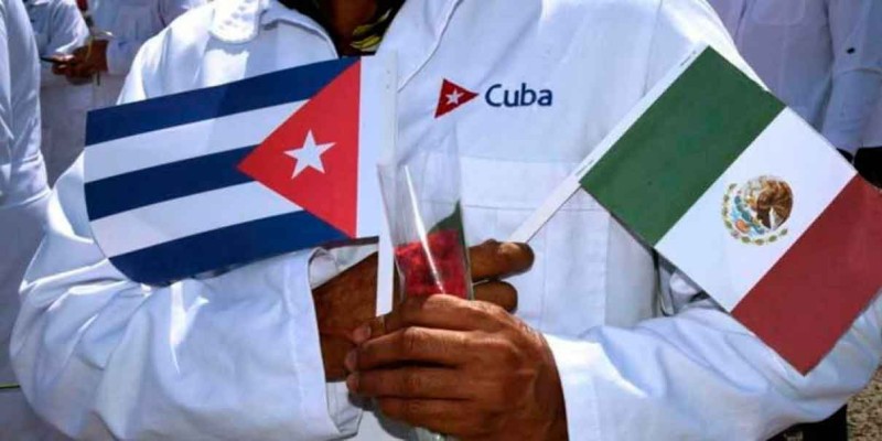 Confirma el Presidente que se contrató a 700 médicos cubanos para hospitales en México
