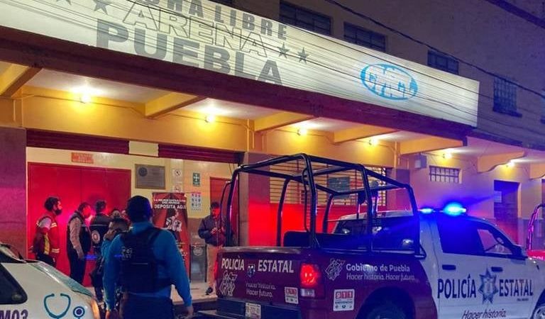 Asaltan la Arena Puebla, en pleno lunes de lucha libre (video)