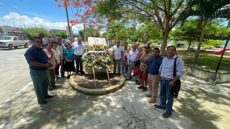 Mónica Herrera Villavicencio envía una corona en honor al cumpleaños de Gustavo Moreno Ramos Q.E.P.D