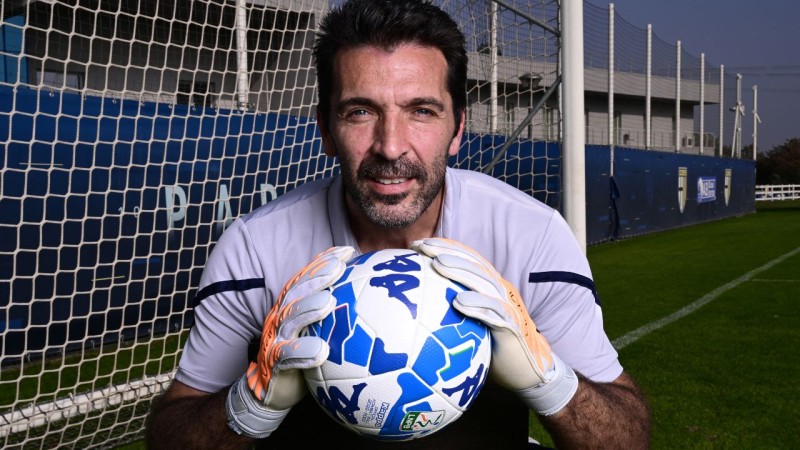 Astro italiano Gianluigi Buffon dice adiós a las canchas