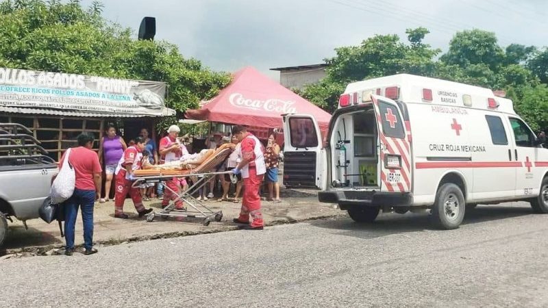 Mujer da a luz en carretera