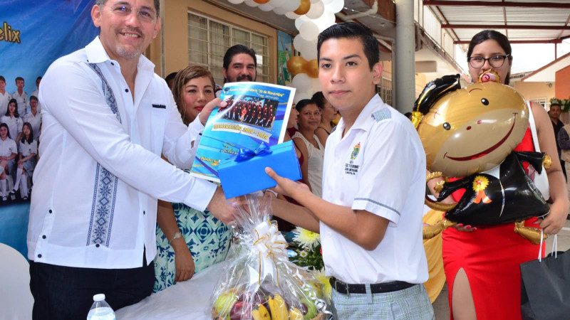 Felicitaciones a los 60 estudiantes de la Telesecundaria 22 de Noviembre