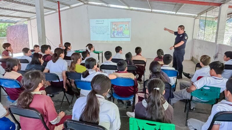 Gobierno municipal implementa pláticas de prevención del delito en instituciones educativas de Tlapacoyan