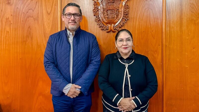 Salvador Murrieta y Claudia Tello trabajarán juntos por la educación en Tlapacoyan