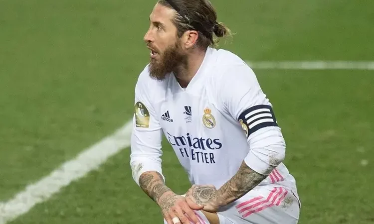 Sergio Ramos casi es de los Rayados, ya hasta escogió el número