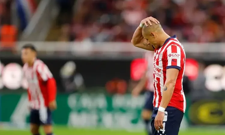 Con ‘Chicharito’ y Alan Pulido, Chivas no puede ganar en República Dominicana