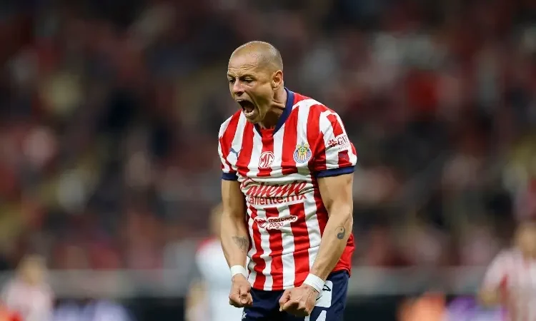 ‘Chicharito’ Hernández anota con Chivas en la Concachampions