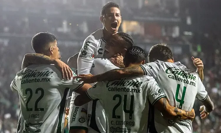 Con dos asistencias de James Rodríguez, León es nuevo líder del torneo