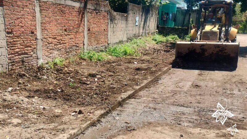 Personal de limpia pública elimina basurero clandestino