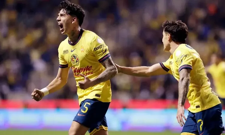 Kevin Álvarez, herido tras ser golpeado con una botella en el estadio de Chivas