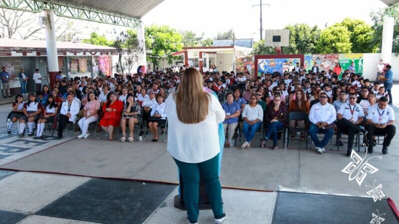 Imparten conferencia en el Cobaev para promover respeto a las personas Trans