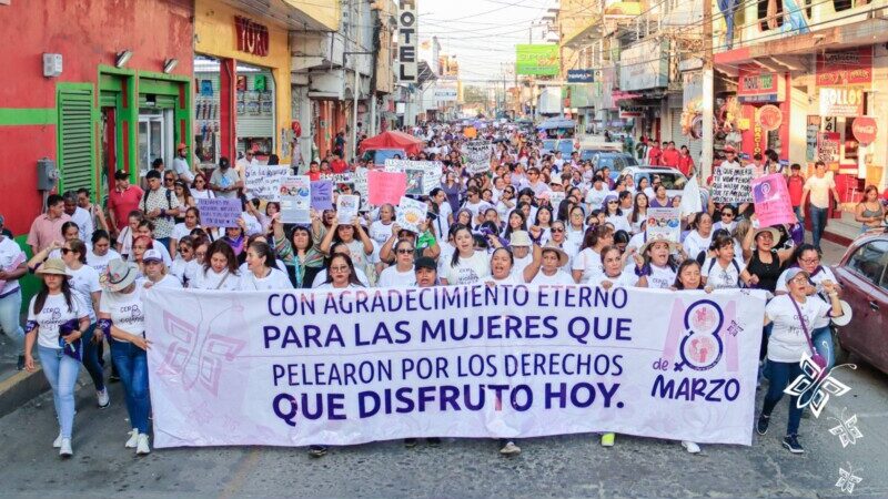 ¡No estás sola! ¡No estás sola! Mensaje de las mujeres en la marcha 8M