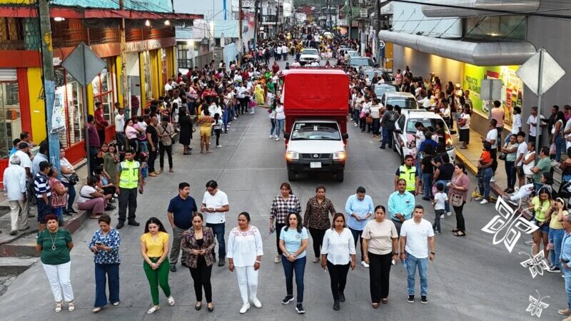 Población estudiantil da la bienvenida con alegría y colorido a la Primavera