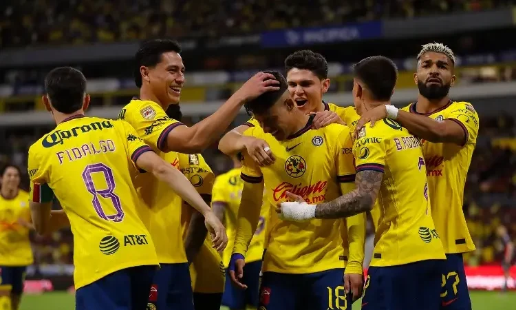 Jugador del América incursiona como modelo de Playboy