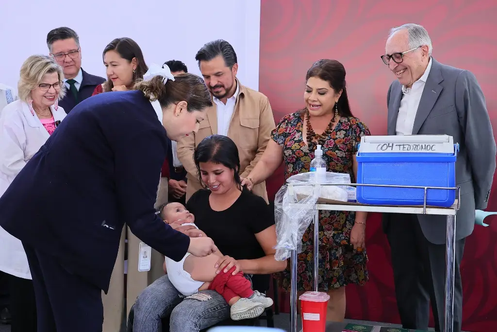 Comienza campaña de vacunación ante el brote de sarampión y tos ferina en México