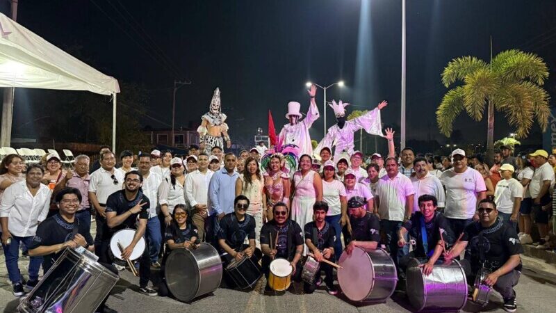 Liud Herrera acompaña el Segundo Paseo del Carnaval de los Cítricos 2025 en Martínez de la Torre