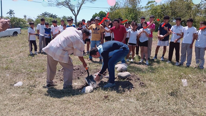 Pepin Reza en apoyo al deporte