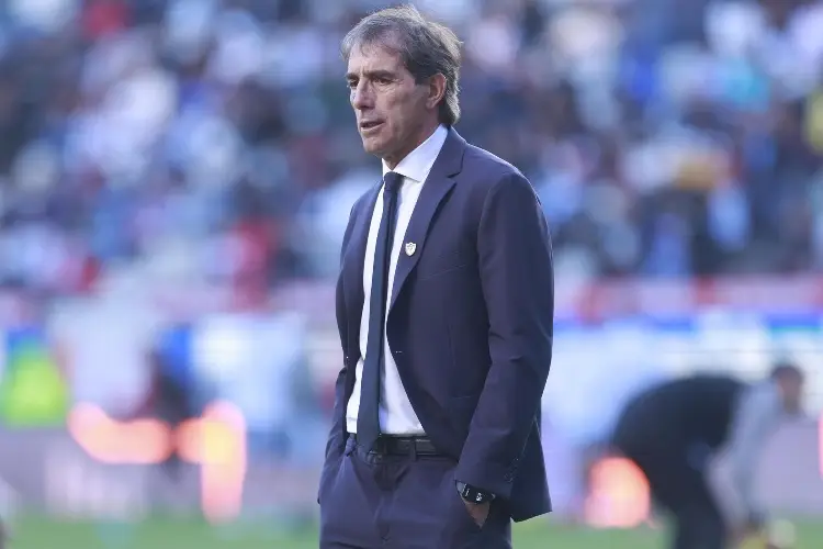 Guillermo Almada deja su puesto como DT de Pachuca
