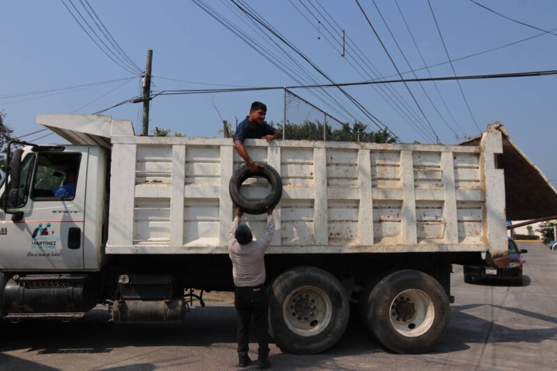 Avanza descacharrización en colonias de Martínez de la Torre