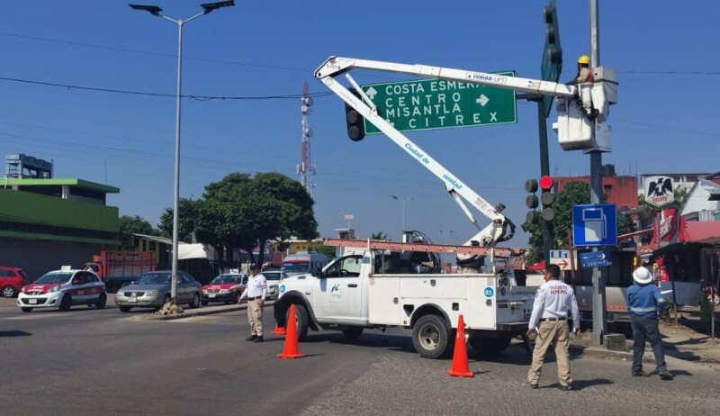 Rehabilitan semáforos de la ciudad