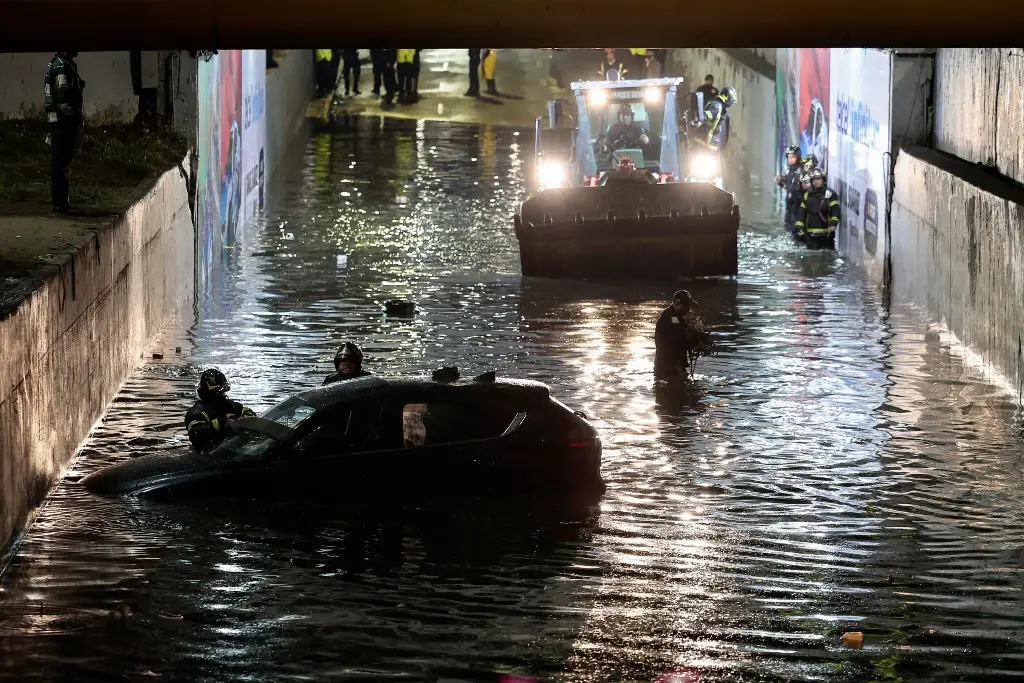 Inundaciones y daños en CDMX por lluvias, agua superó el metro de altura