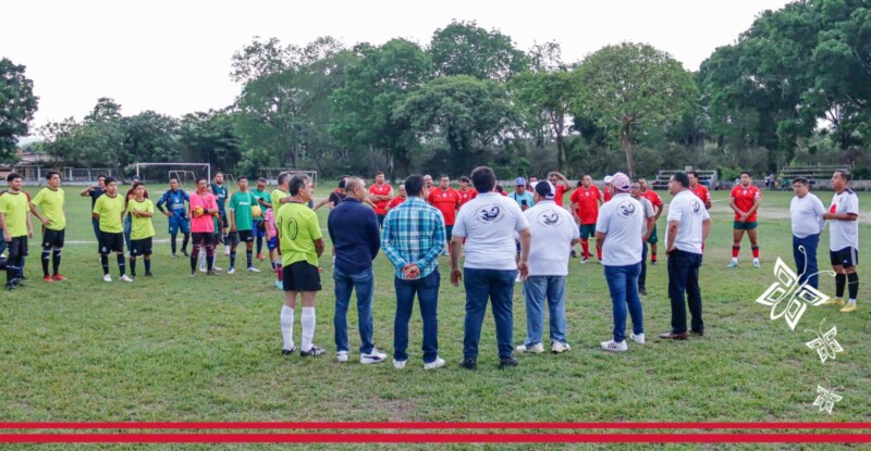 Con cuadrangular de futbol celebran Día del padre