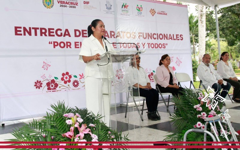 Gobierno municipal y DIF entregan apoyos funcionales