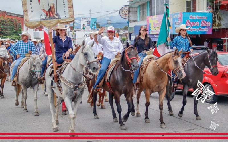 Gran convocatoria en la Cabalgata de San Juan