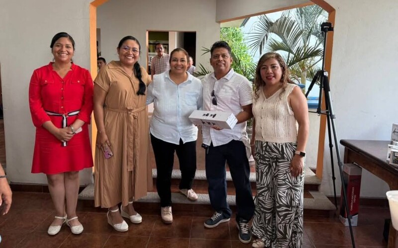 Liud Herrera felicita a los periodistas de la región