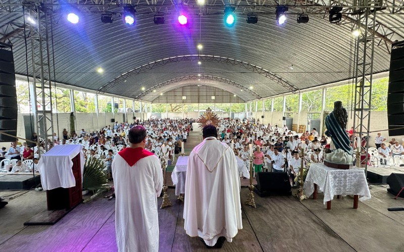 Comunidad católica reafirma su fé en Jesucristo y celebra la venida del Espíritu Santo