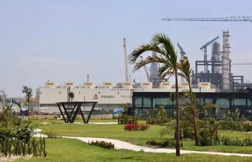 Refinería de Dos Bocas tuvo un problema eléctrico, pero ya está funcionando: Sheinbaum