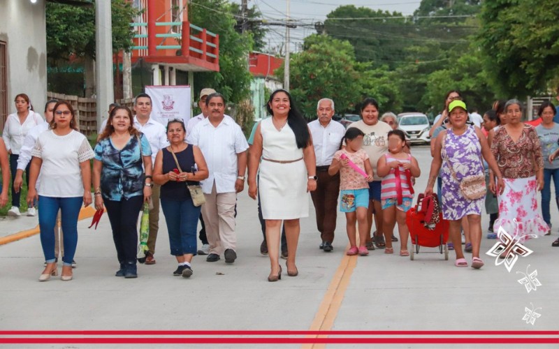 Alfa Citlalli inaugura calles en colonias de Martínez