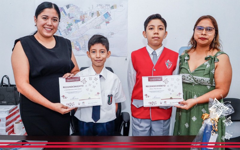 Gobierno Municipal reconoce a estudiantes destacados