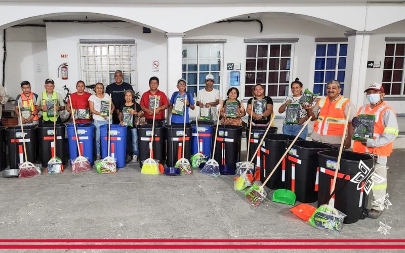 Renuevan equipo a personal de limpia pública