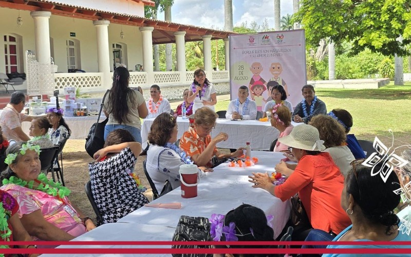Ayuntamiento y DIF festejan el día de la abuelita y abuelito
