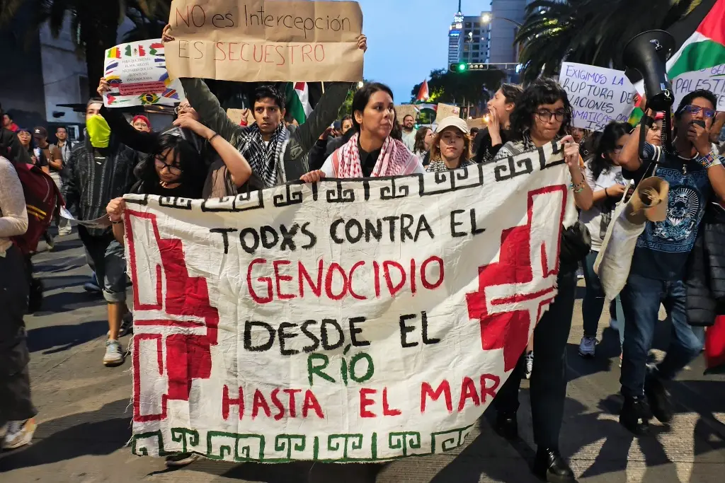 Marchan en CDMX tras detención de mexicanos en Flotilla Global Sumud