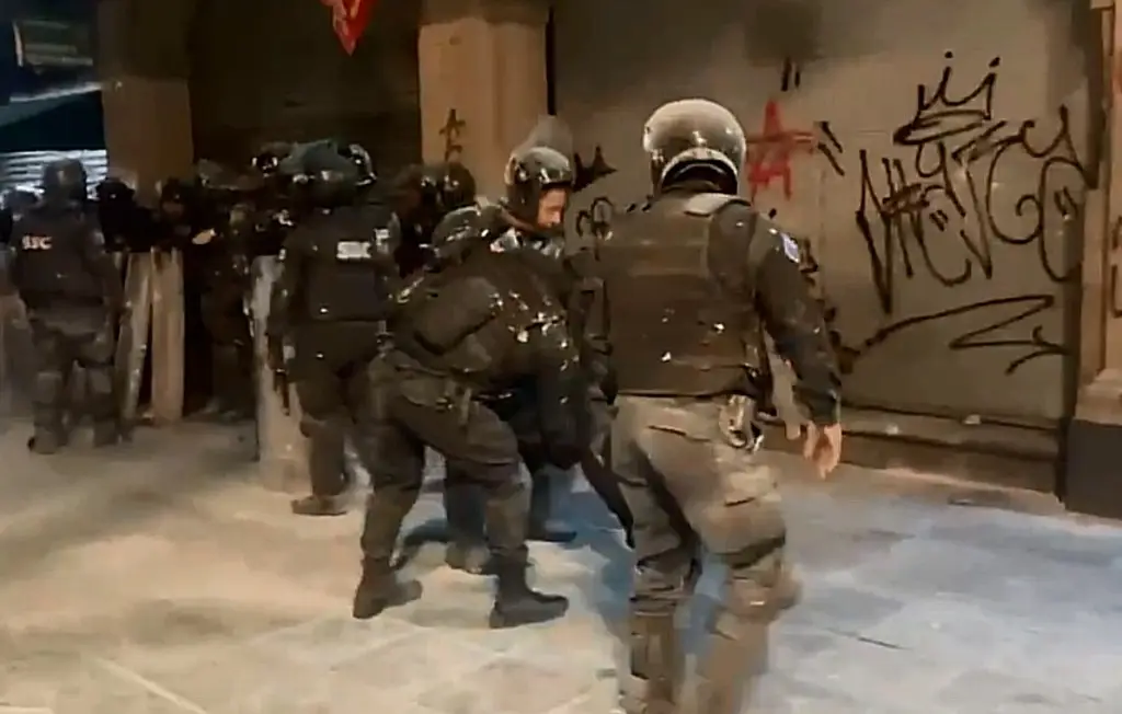 Lesionan a 94 policías durante marcha del 2 de octubre en CDMX