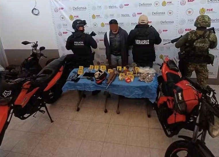 Una persona detenida, motocicletas y objetos asegurados en operativo de cateo con fuerzas federales y estatales en Altotonga