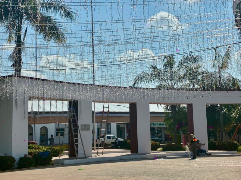 Inician los trabajos de la Villa Iluminada en el parque José María Mata