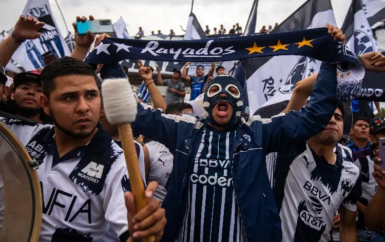 Fuera mercenario: Afición de Rayados protesta contra la directiva del equipo