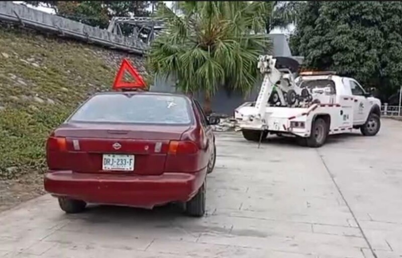 Agarró un espacio público para lote de autos