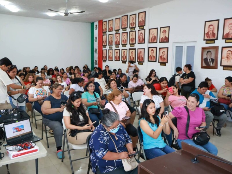 Realizan Taller de Fotografía para fortalecer el emprendimiento femenino en Martínez de la Torre