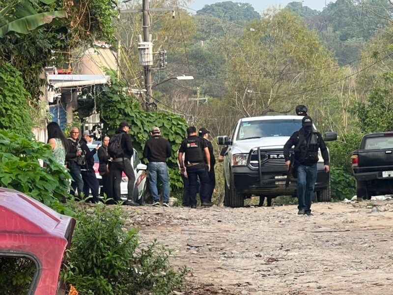 Aseguran a 3 peligrosos sujetos en cateo