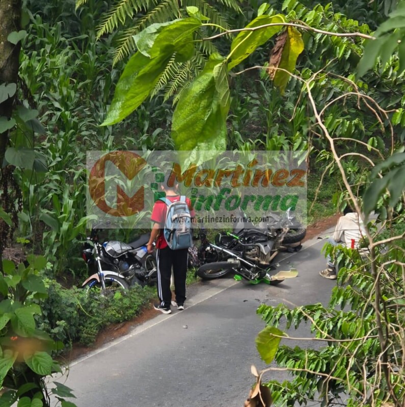 Trailer embiste a motociclistas