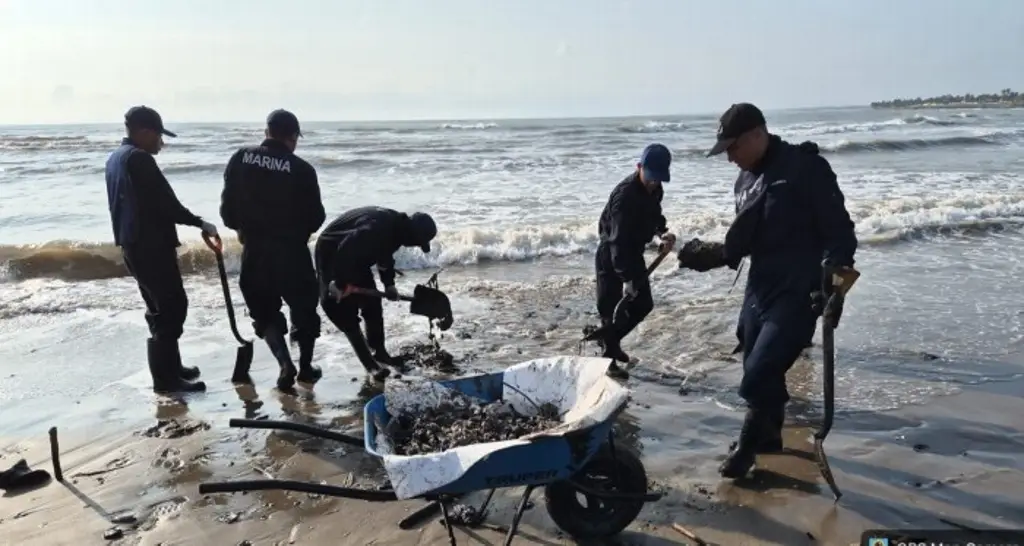 Petróleo recolectado en Veracruz podría ser usado para asfalto, anuncia Rocío Nahle