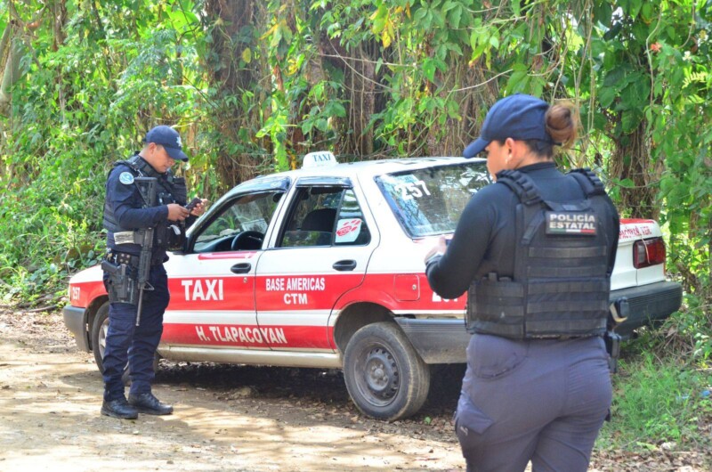 Atacan a navajazo a taxista